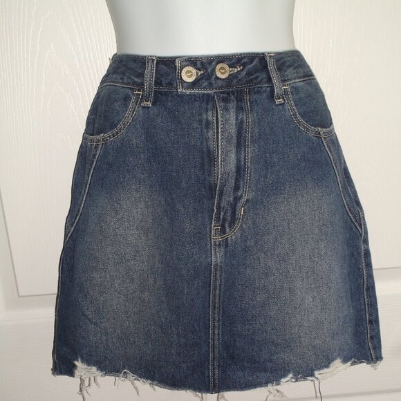 Hollister Womens Size 9 Ultra High Rise distressed Denim Mini skirt with Raw Hem - Picture 3 of 11